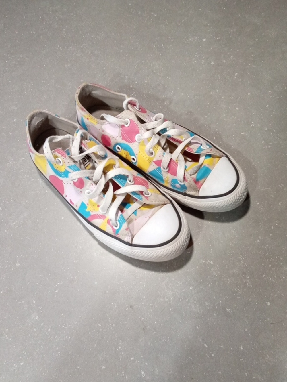 Converse All Stars. Size 4. Kids Multi-Color Heart & Star Canvas Sneakers